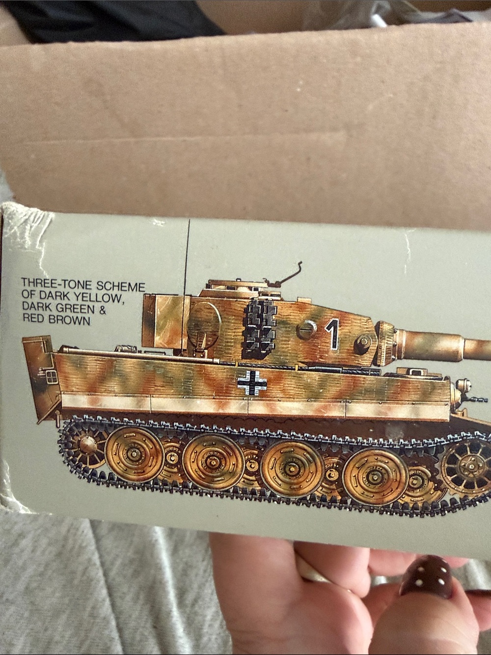 Tiger I Panzerkampfwagen Tank Building Set – Brown Camouflage - Picture 5 of 6